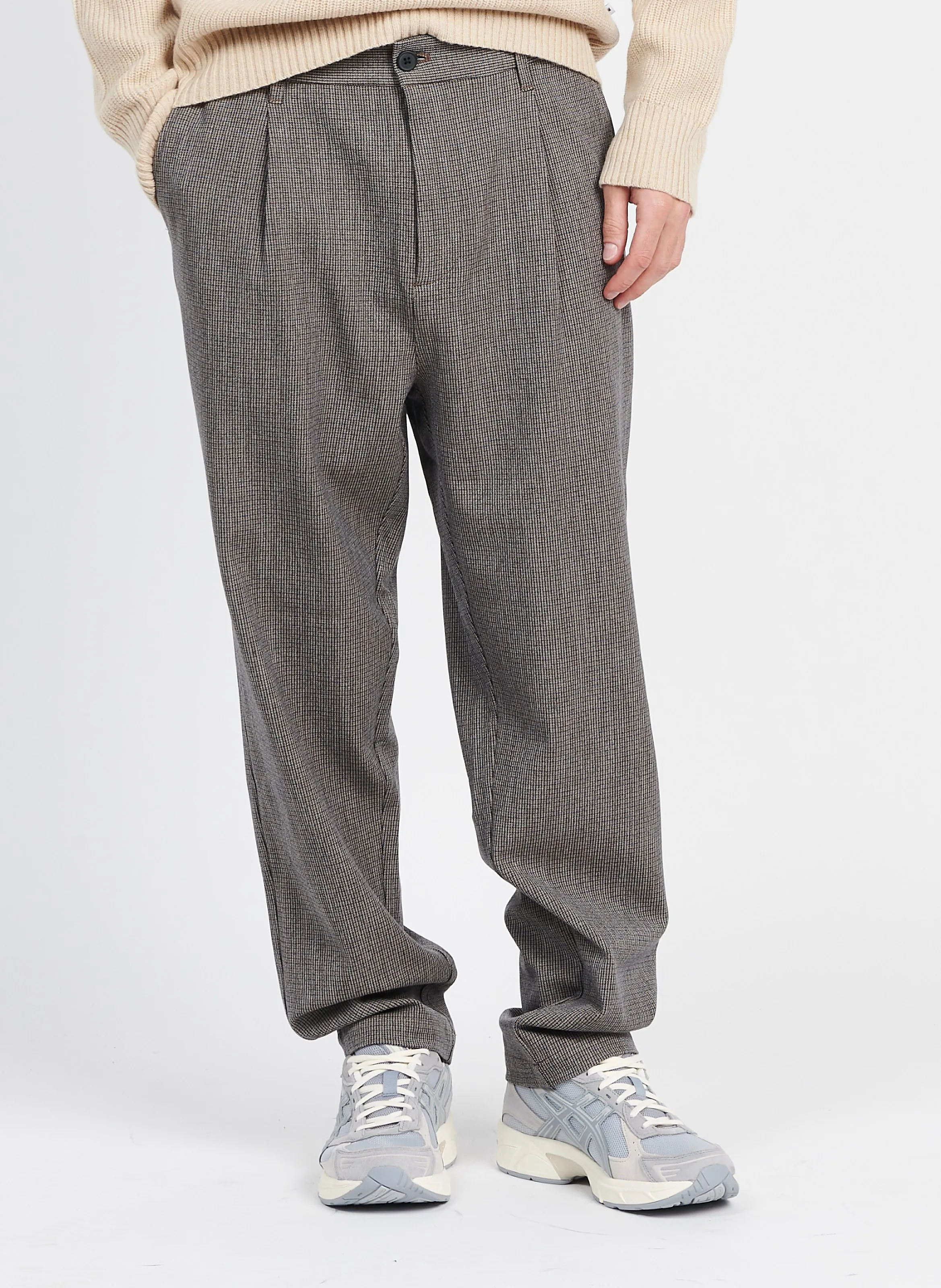 PLEATO - Pantalón chino de cuadros en marron
