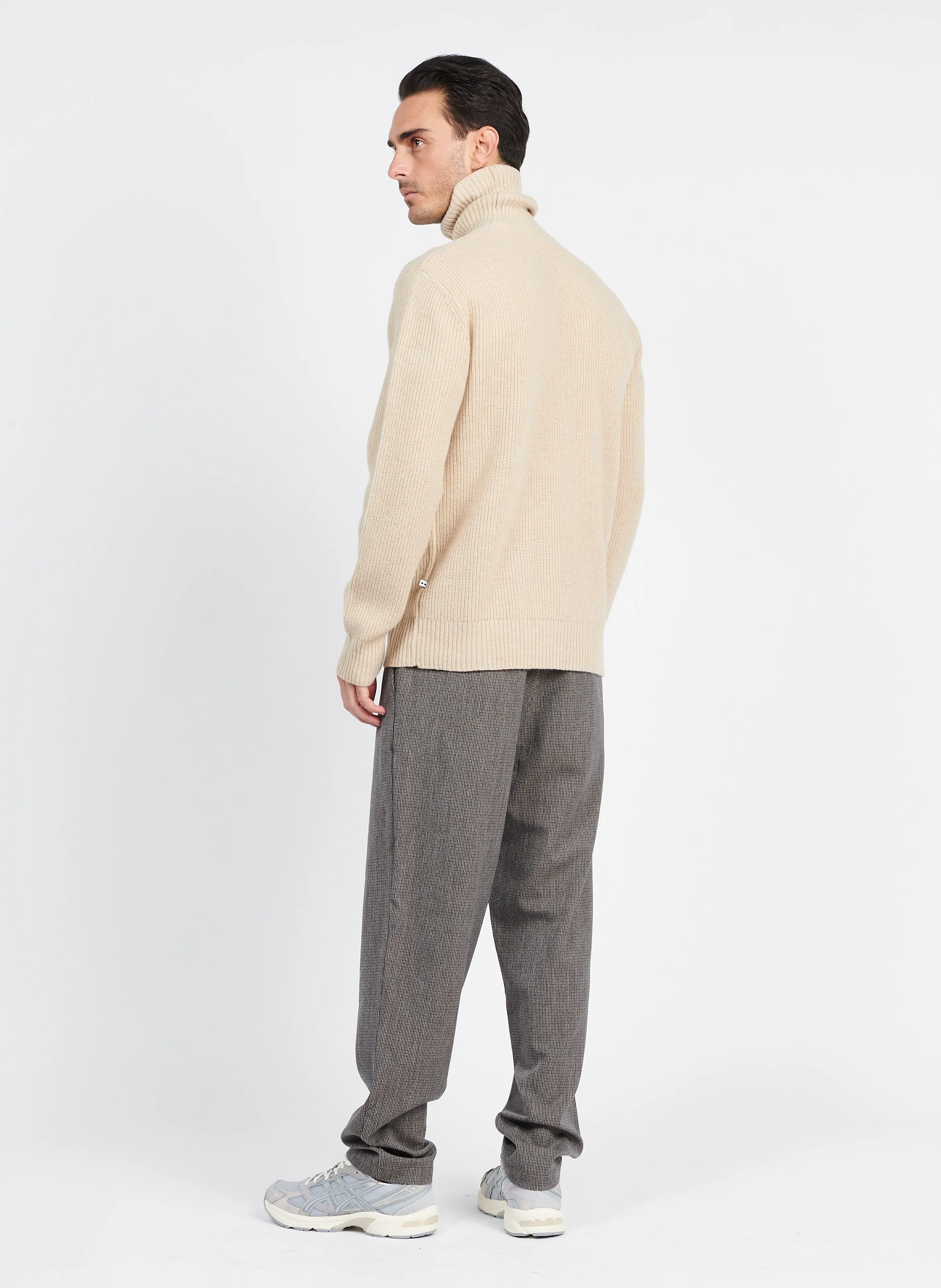 PLEATO - Pantalón chino de cuadros en marron