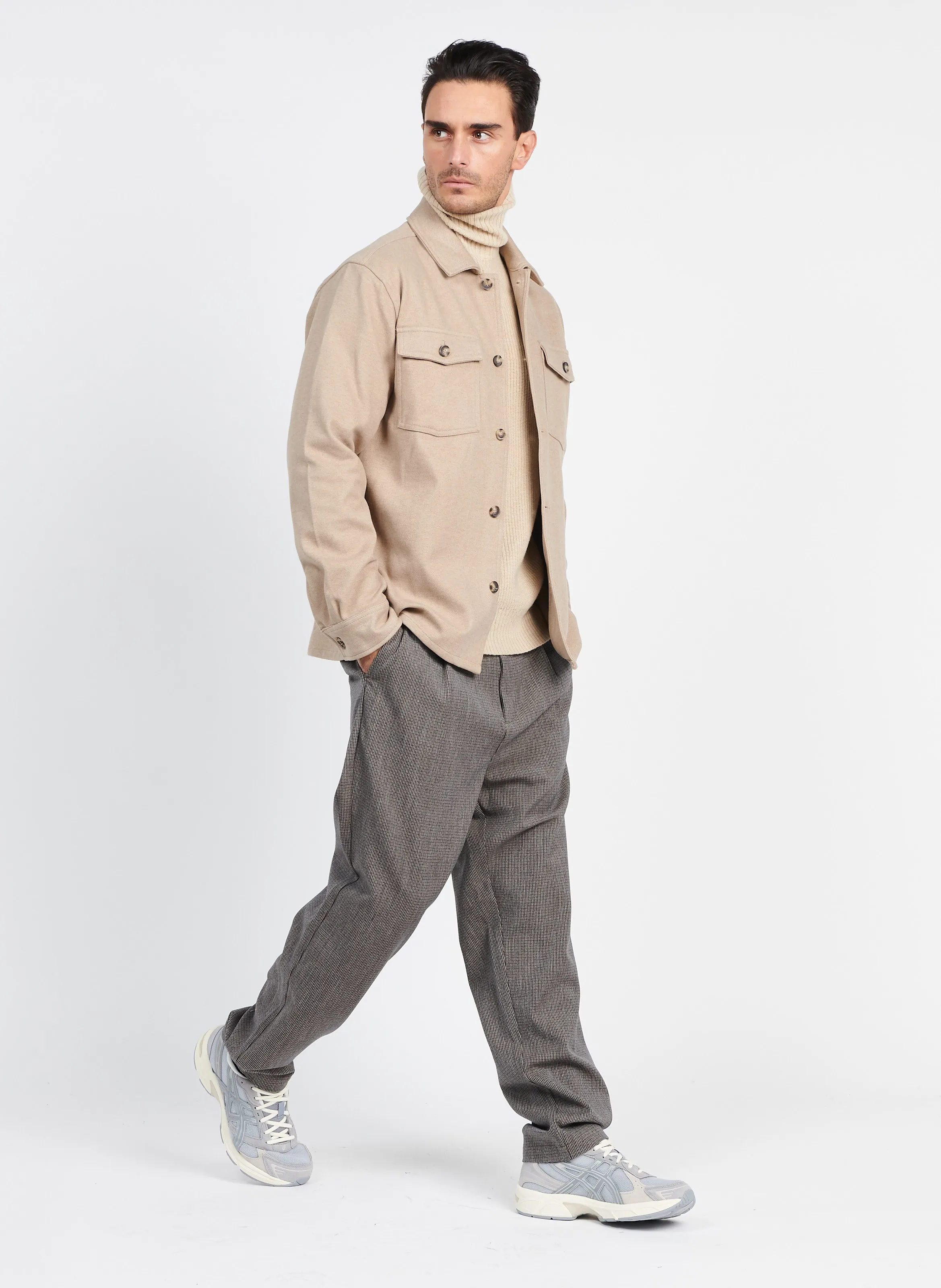 PLEATO - Pantalón chino de cuadros en marron